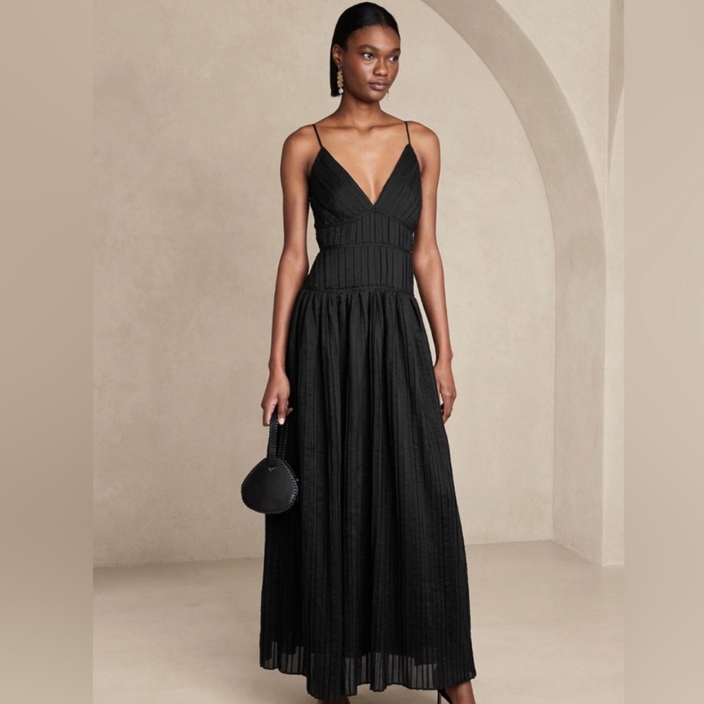 SOLD Banana Republic NWT Jacqui Pleated Maxi Dress Black size 16